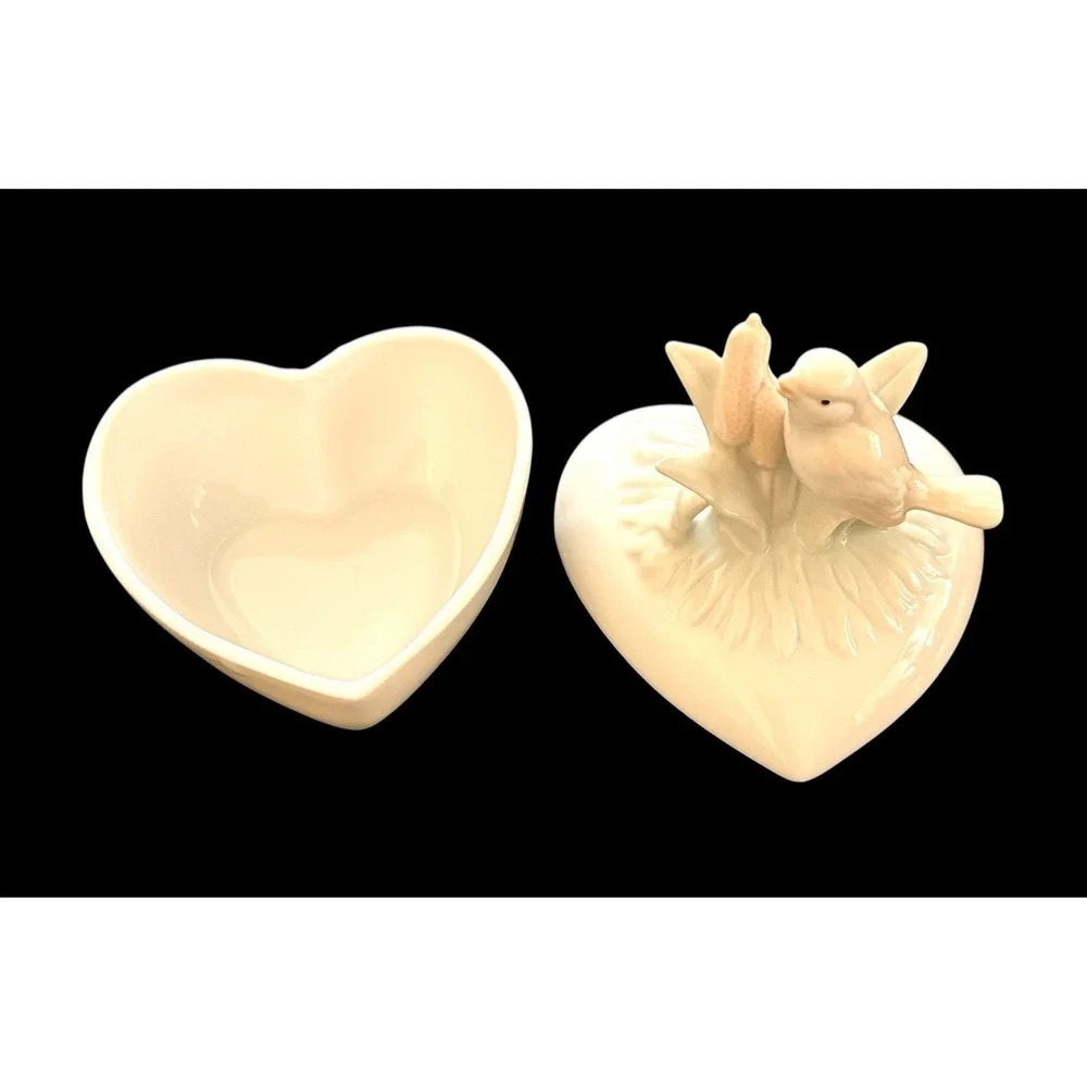 Heart Shaped Porcelain Ring Jewelry Trinket Box Lidded with‎ Bird on Top